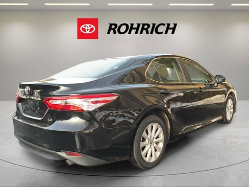Used 2018 Toyota Camry LE image 5