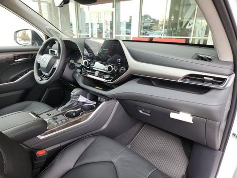 New 2026 Toyota Highlander Limited image 28