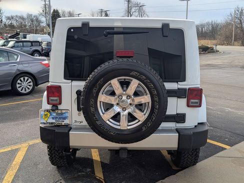 Used 2017 Jeep Wrangler Unlimited Sahara w/ Connectivity Group image 4