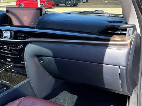 Used 2019 Lexus LX 570 4WD w/ Luxury Package image 16