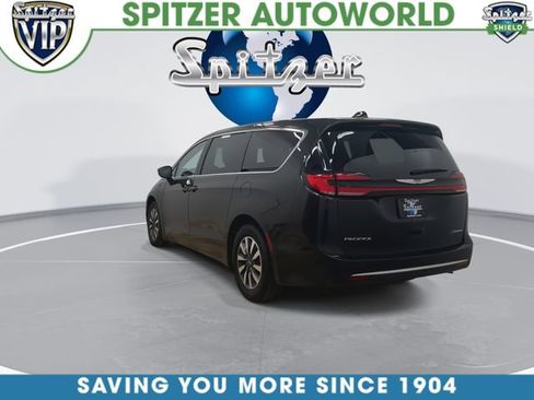 Used 2024 Chrysler Pacifica Limited FWD image 8