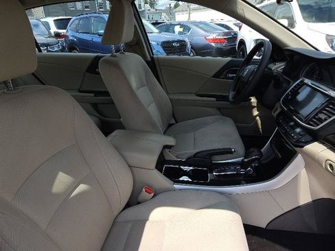 Used 2016 Honda Accord EX image 30