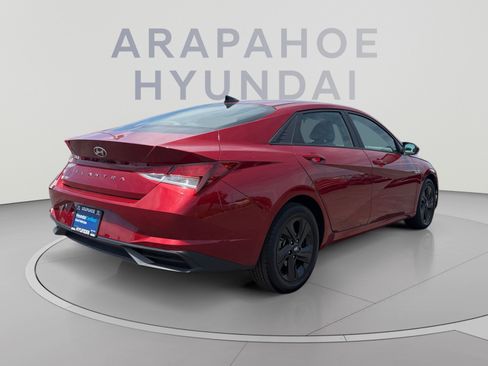 Used 2023 Hyundai Elantra SEL w/ Preferred Accessory Package FWD image 5