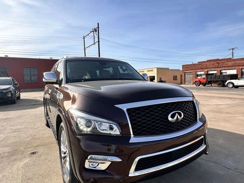 Used 2017 INFINITI QX80 4WD w/ Deluxe Technology Package image 3