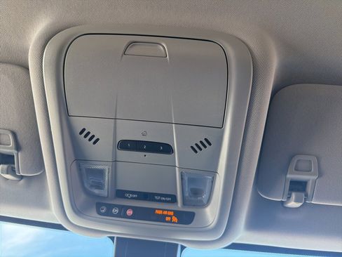 Used 2022 GMC Terrain SLT w/ Infotainment Package II image 26