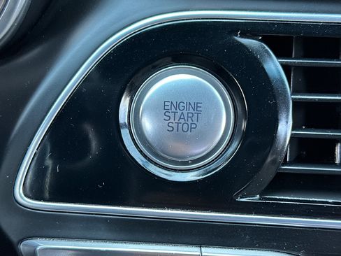 Used 2023 Genesis G70 2.0T image 22