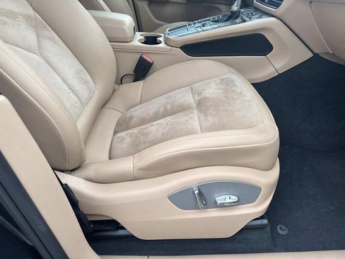 Used 2020 Porsche Macan AWD/4WD image 13