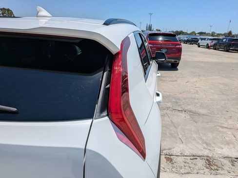 Certified 2023 Kia Niro EX FWD image 11