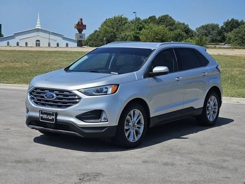 Used 2019 Ford Edge Titanium AWD/4WD image 3