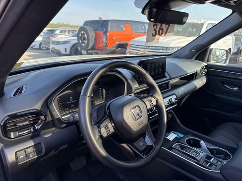 Used 2025 Honda Pilot Black Edition image 5