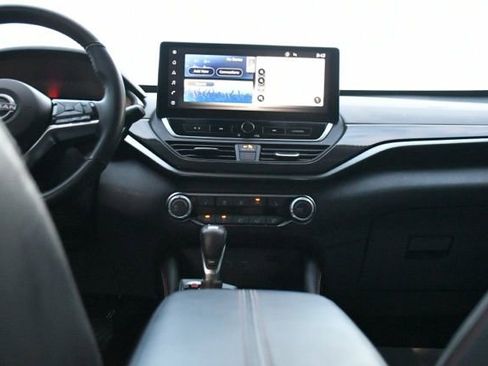 Used 2025 Nissan Altima 2.5 SV image 11