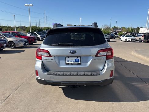 Used 2015 Subaru Outback 2.5i Premium AWD/4WD image 6