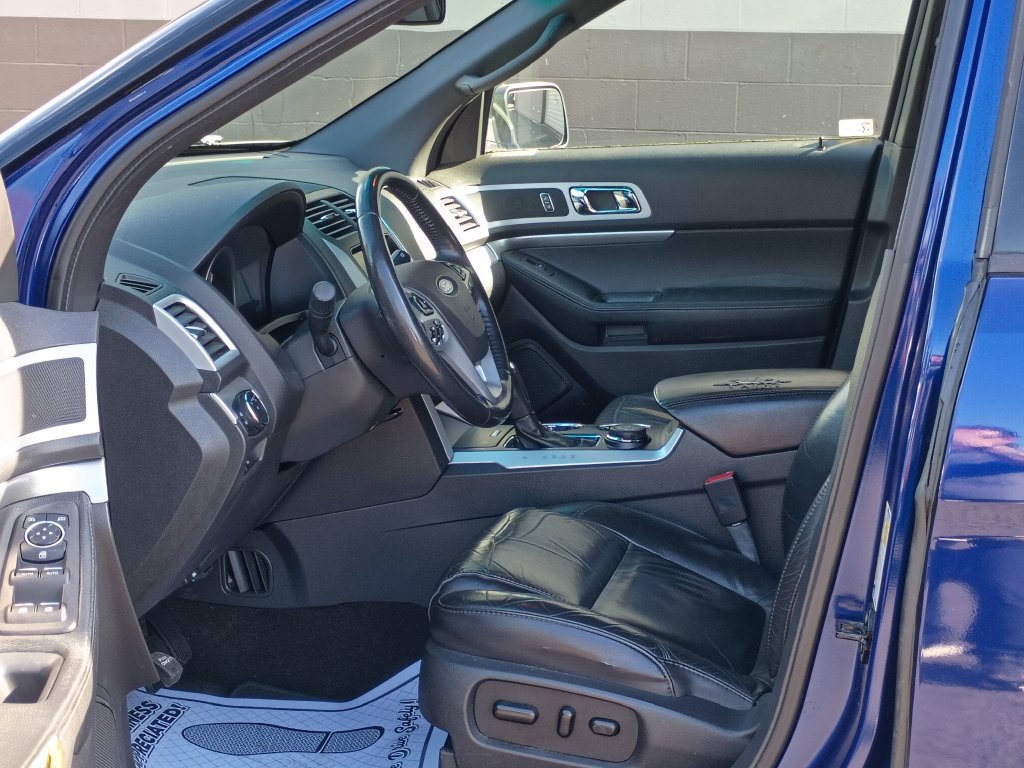 Used 2014 Ford Explorer XLT w/ Equipment Group 202A AWD/4WD image 15