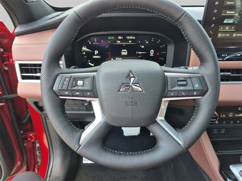 New 2025 Mitsubishi Outlander SEL image 14