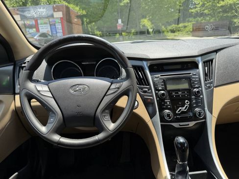Used 2012 Hyundai Sonata Hybrid w/ Leather Pkg FWD image 10