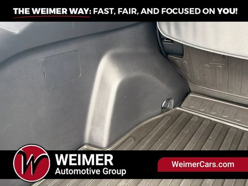 Used 2021 Toyota RAV4 LE AWD/4WD image 10