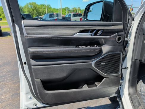 Used 2024 Jeep Wagoneer Series II AWD/4WD image 31