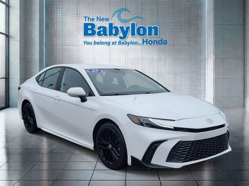 Used 2025 Toyota Camry SE FWD image 6