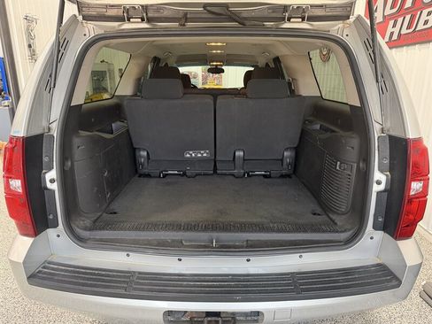 Used 2011 Chevrolet Suburban LS RWD image 16