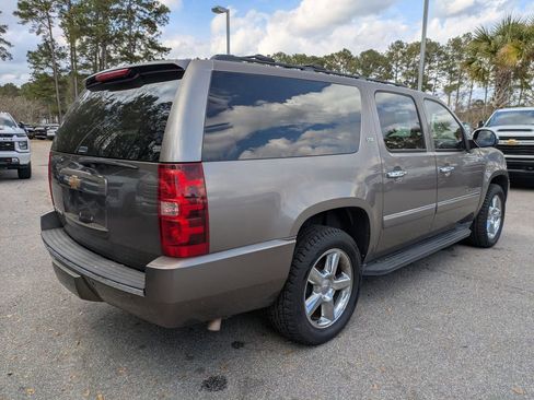 Used 2014 Chevrolet Suburban LTZ image 4