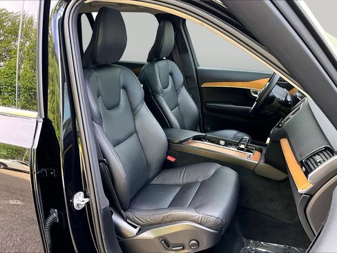 Used 2023 Volvo XC90 B6 Plus w/ Protection Package Premier AWD/4WD image 8
