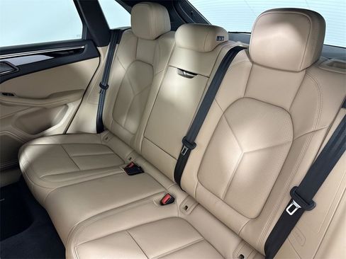 Certified 2025 Porsche Macan image 22