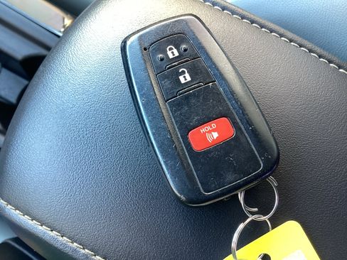 Used 2022 Toyota Corolla XSE FWD image 31