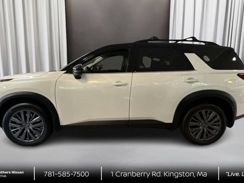 Certified 2024 Nissan Pathfinder SL w/ SL Premium Package AWD/4WD image 7