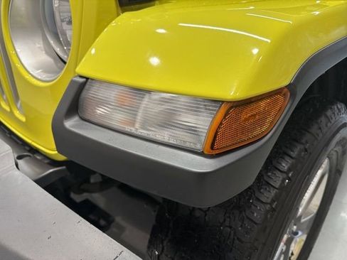 Used 2022 Jeep Wrangler Unlimited Sahara w/ Cold Weather Group image 13