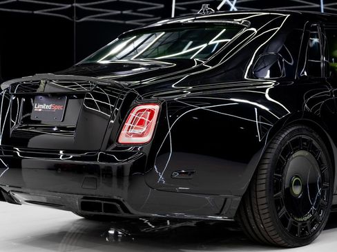 Used 2023 Rolls-Royce Phantom Sedan w/ The Phantom Package RWD image 25