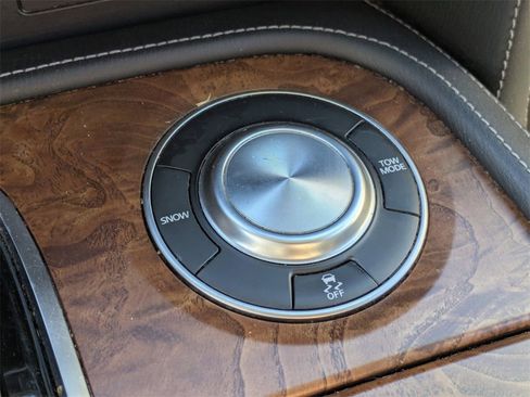 Used 2023 Nissan Armada SL w/ Captain's Chairs Package image 28