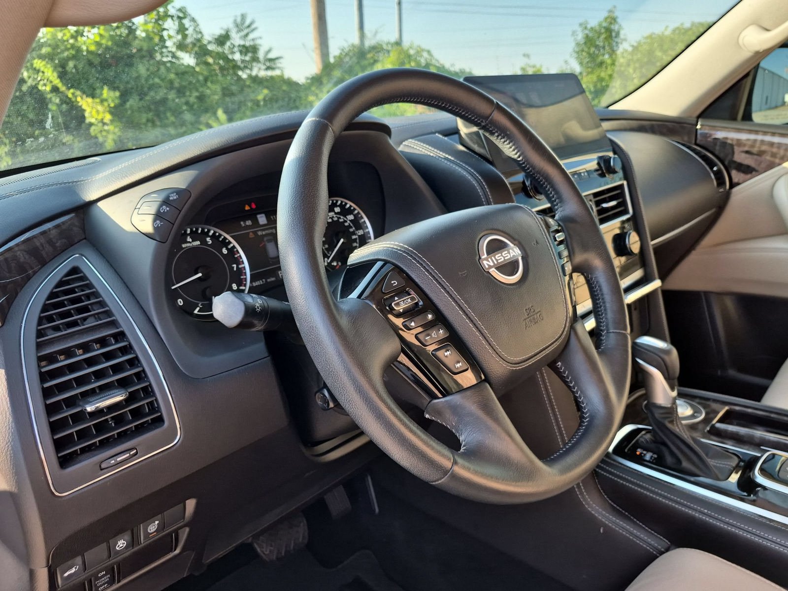 Used 2024 Nissan Armada Platinum w/ Captain's Chairs Package RWD image 11