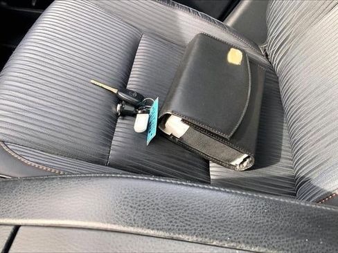 Used 2016 Toyota Highlander LE image 11