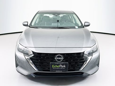 Used 2024 Nissan Sentra SV image 2