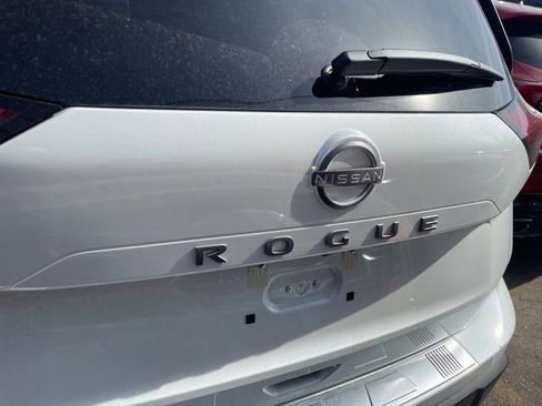 Used 2026 Nissan Rogue SV FWD image 5