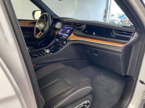 Used 2022 Jeep Grand Cherokee Summit AWD/4WD image 8