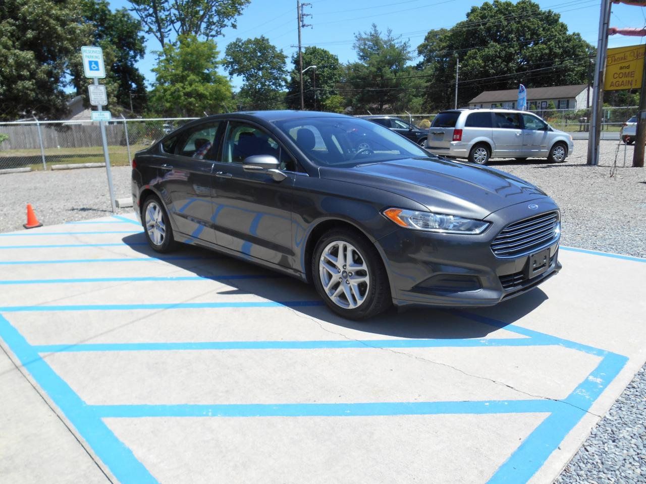 Used 2016 Ford Fusion SE FWD image 18