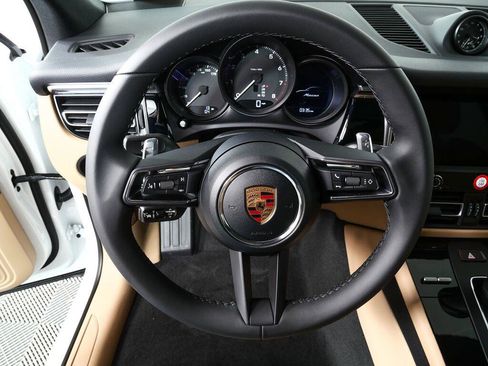 Used 2026 Porsche Macan AWD/4WD image 9