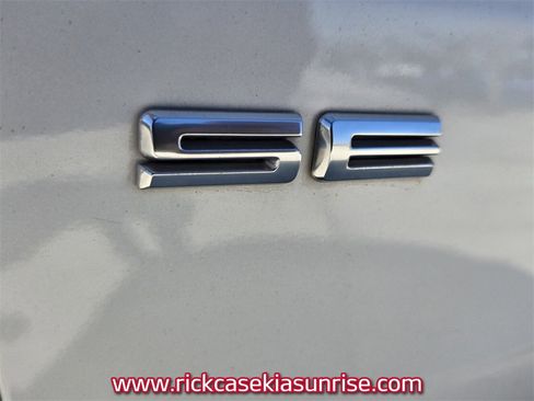 Used 2020 Ford Escape SE image 16