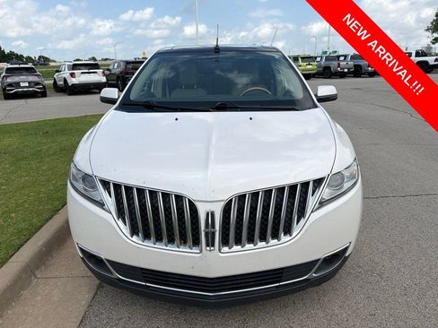 Used 2012 Lincoln MKX AWD image 2