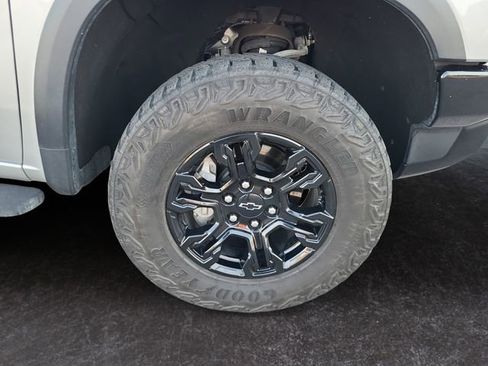 Used 2022 Chevrolet Silverado 1500 ZR2 image 30