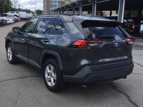 Used 2021 Toyota RAV4 LE AWD/4WD image 3