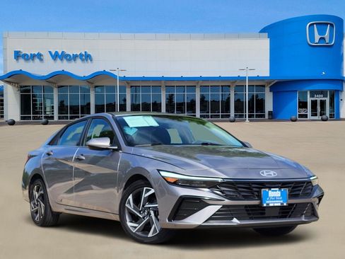 Used 2025 Hyundai Elantra SEL FWD image 1