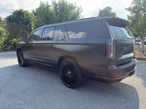 Used 2023 Cadillac Escalade ESV Sport w/ LPO, ONYX Package AWD/4WD image 2