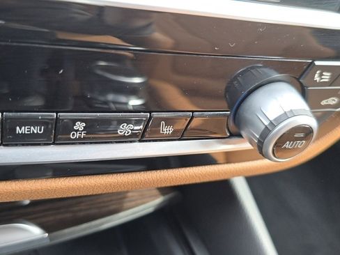 Used 2023 BMW 530e xDrive w/ Premium Package image 13