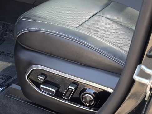 Certified 2024 Jeep Grand Cherokee Overland w/ Luxury Tech Group IV image 22