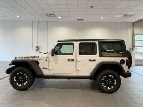 Used 2025 Jeep Wrangler Unlimited Rubicon image 2