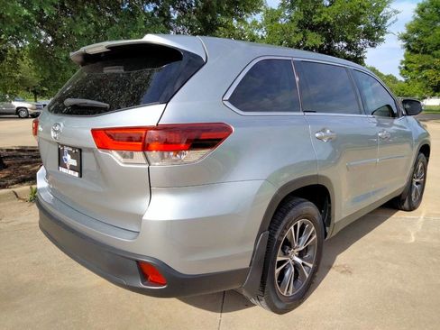 Used 2019 Toyota Highlander LE image 5