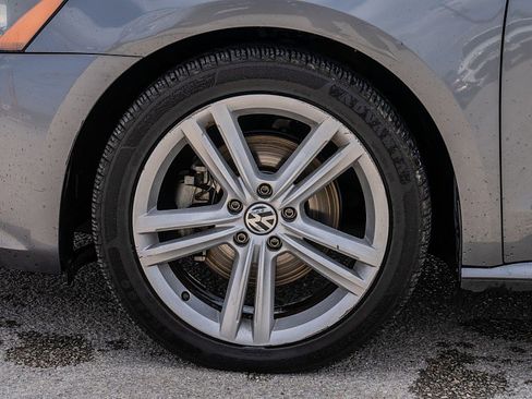 Used 2015 Volkswagen Passat TDI SE image 32