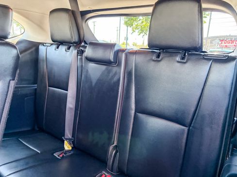 Used 2023 Toyota Highlander XLE FWD image 19
